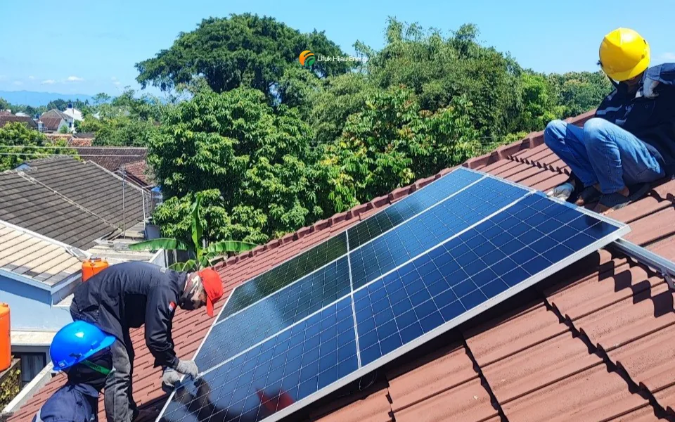 PLTS rumah tinggal 2,48 kWp di Sleman oleh Ufuk Hijau Energi