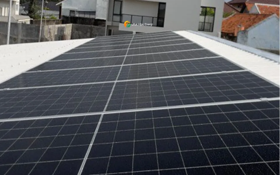 Panel surya PLTS residensial di Cinere