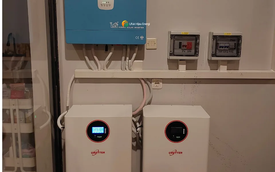 PLTS rumah tinggal di PIK 2 (4,96 kWp) oleh Ufuk Hijau Energi